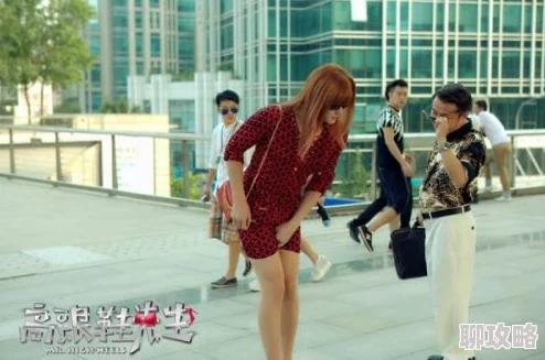 变态把女的衣服给脱了 网友热议此事件引发广泛关注呼吁加强对女性安全的保护措施和法律惩罚力度
