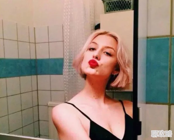 欧美撒尿HDVideosex爱，来的刚好