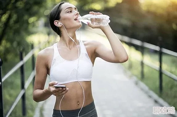 美女的胸无遮挡物无胸罩最近在社交媒体上引发热议，成为网络红人