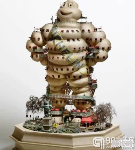 日本黄色com东京街头出现巨型卡通人物雕塑引发热议