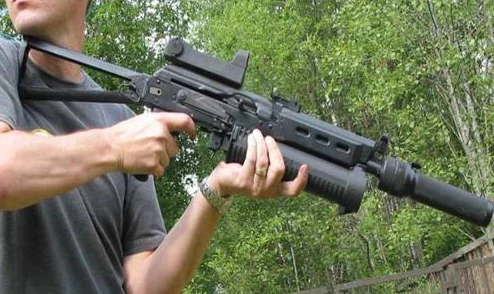 《三角洲行动》中野牛冲锋枪最佳改装方案，网友热议的顶级改造攻略