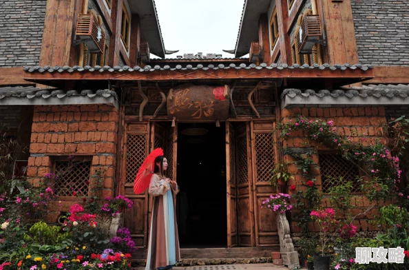 九九九玉女寻凶近日在某古镇取景拍摄,剧组成员与当地居民互动频繁,增添不少趣味 九九九玉女寻凶近日在某古镇取景拍摄,剧组成员与当地居民互动频繁,增添不少趣味