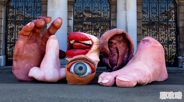 人肉玩具近日,一位艺术家用回收材料制作了逼真的“人肉”玩偶,引发热议 人肉玩具近日,一位艺术家用回收材料制作了逼真的“人肉”玩偶,引发热议