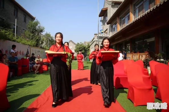 老师兔子水好多近日老师兔子在校园内举办了一场别开生面的水上活动，吸引了众多学生参与，大家在水中嬉戏玩耍，享受夏日的清凉。