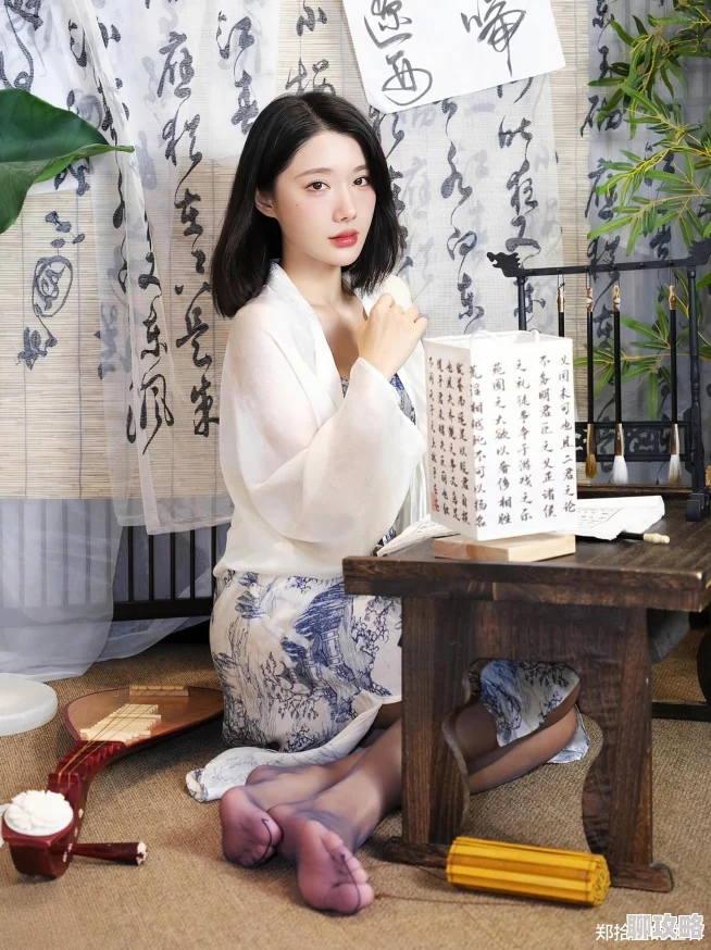 美女被狂草热情的邻居传递温暖与关爱让生活更加美好和谐