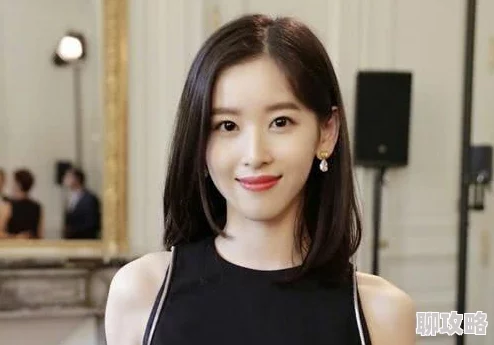 清纯女主的被日常清纯女主在校园中意外发现了一本神秘日记，记录着她未来的生活片段