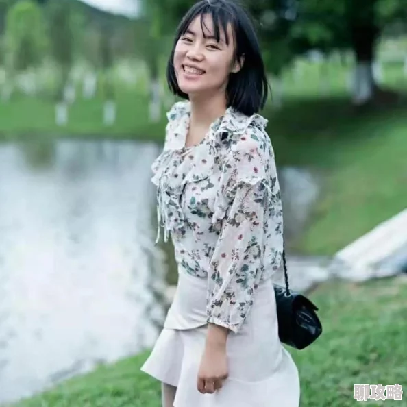 柳箐箐近日柳箐箐在社交平台分享了她的新书封面并与粉丝互动，期待书籍的发布。