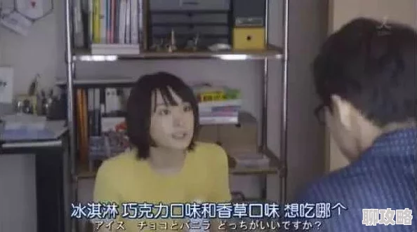 嗯嗯啊嗯不要少女在狭窄的试衣间里挣扎着