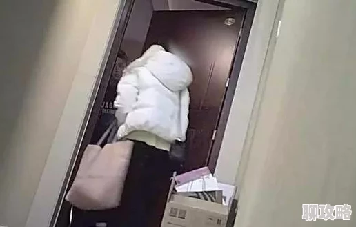 青青青视频自偷自拍视频1据说拍摄于家中衣帽间而且不小心录到了宠物猫