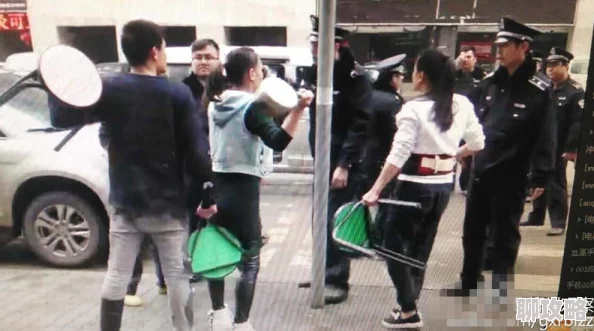 男生互摸jiji秘无短裤震惊！监控曝光竟是集体行为