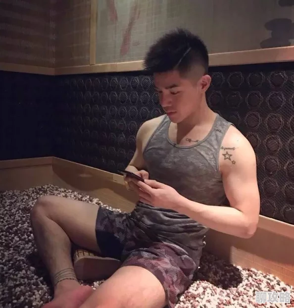 新疆男男同志gay又长又粗据说健身教练男友是圈内名媛私教身材超好