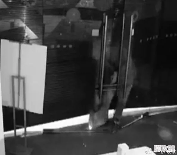 原题：撸丝袜据传某十八线女星私下癖好收集各种款式丝袜令人费解