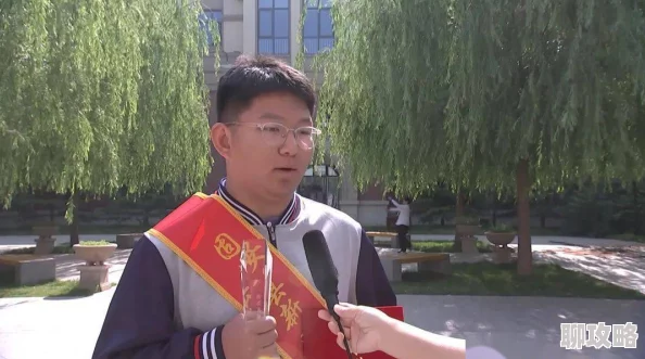 男人吃奶动图令人作呕的儿童色情内容，请立即举报！