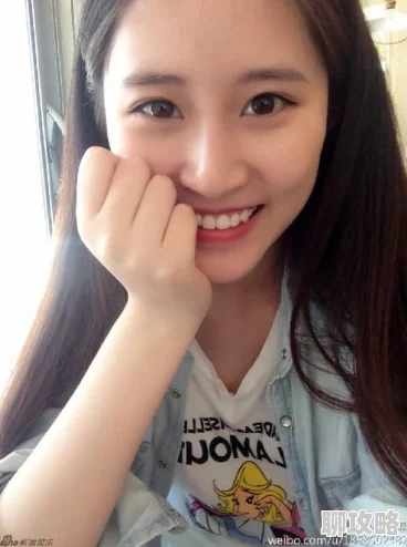 美女校花娇羞雪乳乱颤曝光者称此视频为AI合成伪造画面中人物与本人毫无关系