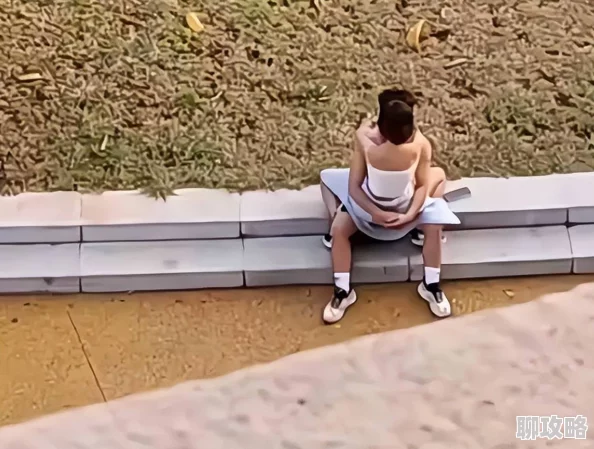 男生女生做污事曝光高中校园情侣不雅视频引发网络热议 男生女生做污事曝光高中校园情侣不雅视频引发网络热议