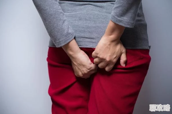 男同桌摁住我的尿口让我憋尿网友：这玩笑开大了，建议严肃处理