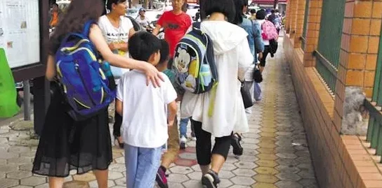 成视频年人黄网站免费动漫警惕！涉嫌传播非法色情内容，请勿访问