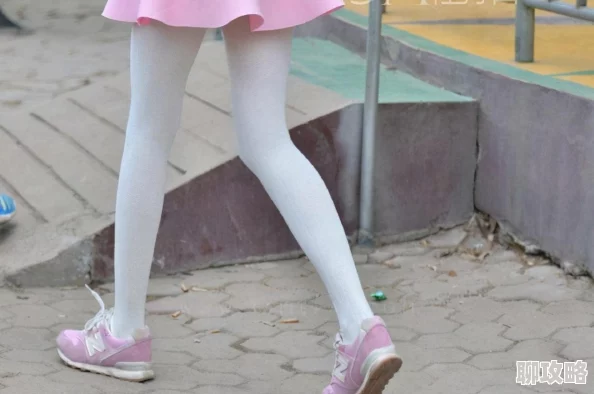 白丝束缚据传某知名Coser私下酷爱此道并拍摄写真集但最终未能发行 白丝束缚据传某知名Coser私下酷爱此道并拍摄写真集但最终未能发行