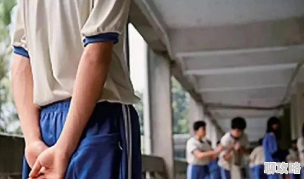 男同桌让我裸睡还把我衣服藏起来并威胁我不得声张 男同桌让我裸睡还把我衣服藏起来并威胁我不得声张