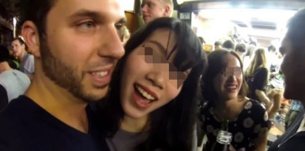 女留学生与洋老外床战视频疯传网络引发热议校方已介入调查