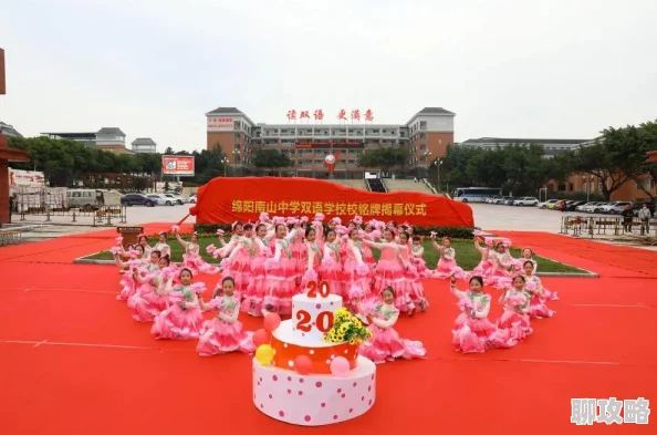 凯旋之门手游：深度解析世界探索系统玩法指南，网友热议必备攻略