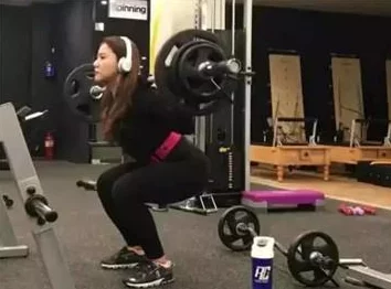 健身教练边教我边揉我的奶受害人曝光教练信息和健身房名称望周知