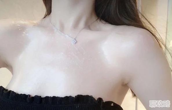 美女洗澡乳胸全身光子嫩肤据传女星小A也用同款产品效果惊人