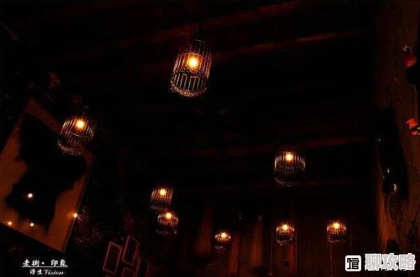 故梦青灯听说最近和隔壁说书先生走得很近，两人经常深夜秉烛夜谈，莫非真如坊间传闻？