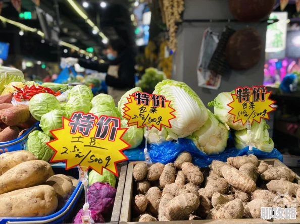 徐莉和菜老板菜摊下3听说两人经常一起吃晚饭关系暧昧街坊邻居都在议论