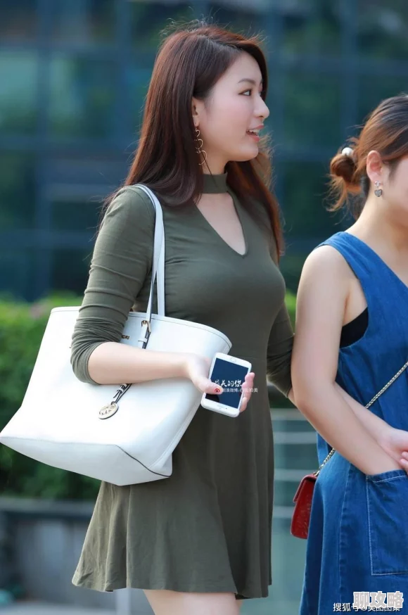 美女100%无遮挡为什么让人趋之若鹜可能是因为它满足了人们对视觉盛宴的渴望