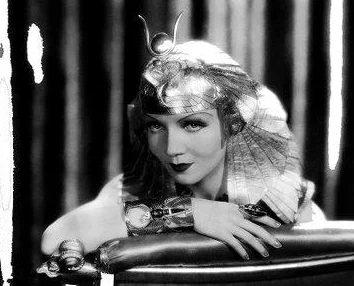 网友热评：天天酷跑完美攻略，埃及艳后短爆全流派驾驭技巧详解