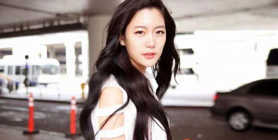 为什么如此吸引人丫头把腿开大让我添添电影可能是因为其满足了某些观众的猎奇心理