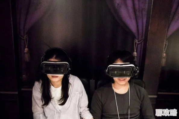 男女一边吃胸一边摸下面视频2025全新VR体验虚拟互动感官升级