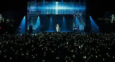 虚拟偶像A-TO打破次元壁首场线下演唱会万人空巷